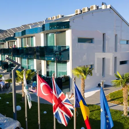 Barocco Wave Aparthotel 3*